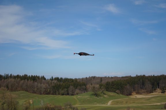 Luftkraft Technologies - TC-Falke, side view in flight I